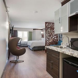 Superior Corner King Suite